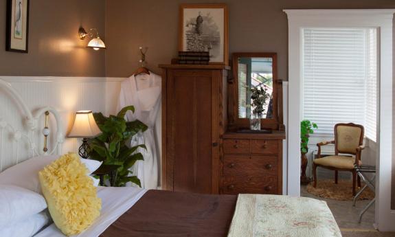 One of the nine beautiful guest rooms at the Old Powder House Inn.