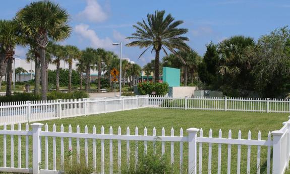 The Vilano Beach Garden Inn offers a fenced-in dog run for their furry guests.