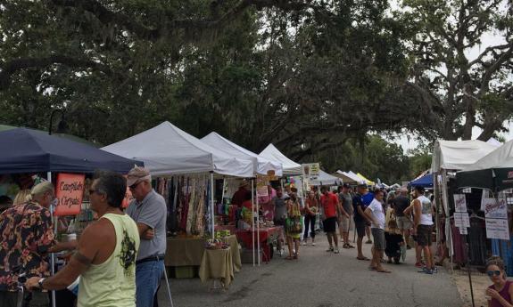 outdoor farmers market