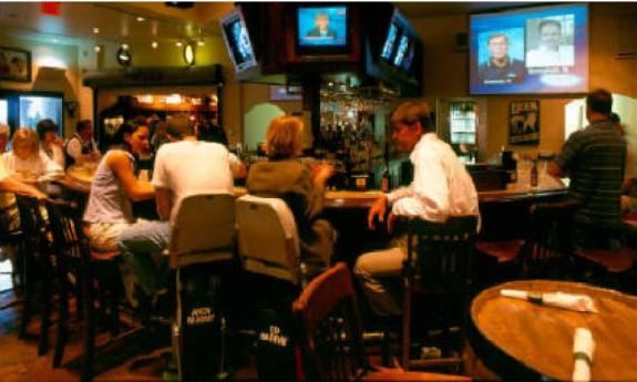 The bar area of the Caddyshack has a full array of beers, wines, and cocktails.