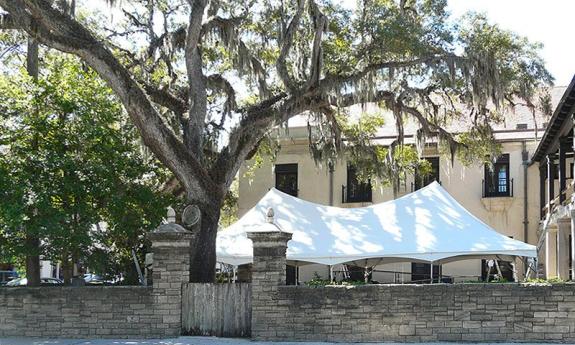 Great courtyard space for weddings and/or receptions! Enough room for large parties.