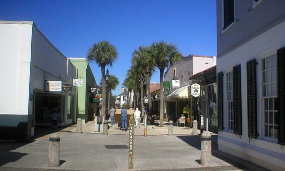 The narrow streets of historic downtown that St. Augustine Gold Tours can navigate!