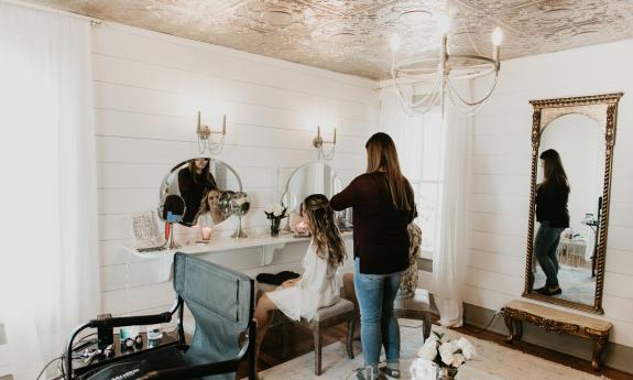 A bride getting ready for her wedding at La Venture Grove. Photo by Stefanie Keeler Photography.