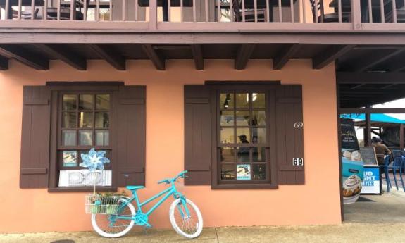 The entrance to Pierre's Place and Auntie Ann's Pretzels on St. George Street in St. Augustine.
