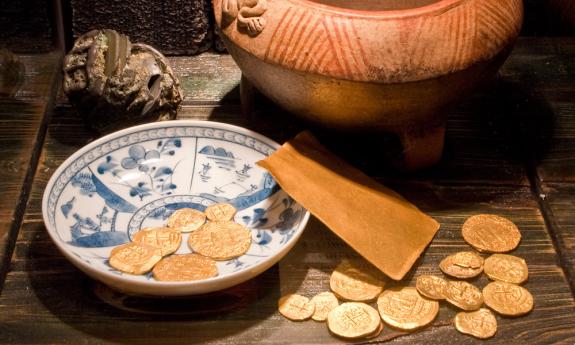 In the heart of downtown St. Augustine, the Pirate Museum displays real gold pirate coins.