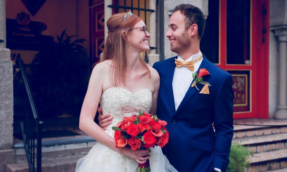 A newly-wed couple on the steps of Villa Zorayda in St. Augustine. Ashley Graham Photography.