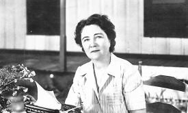 Marjorie Kinnen Rawlings sitting at a typewriter