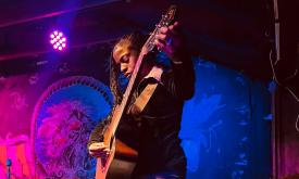 Sunny War on stage with her guitar