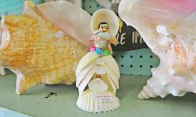 Lady in a dress seashell art? Check.