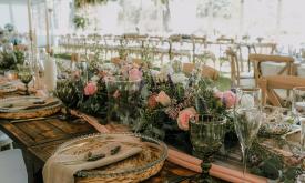 A beautiful guest table setting and floral display created by The Potting Shed of Ponte Vedra.