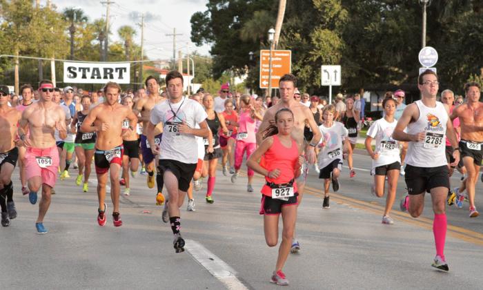 This charity 5K run/walk promotes breast cancer awareness and raises money for early detection services.